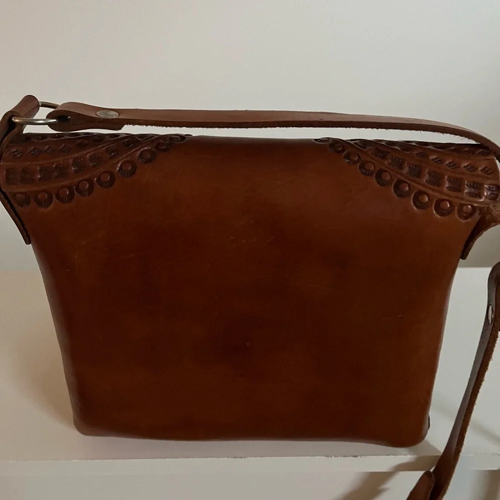 NEW!!! Handcrafted TOOLED CROSSBODY HANDBAG - Picture 3 of 5